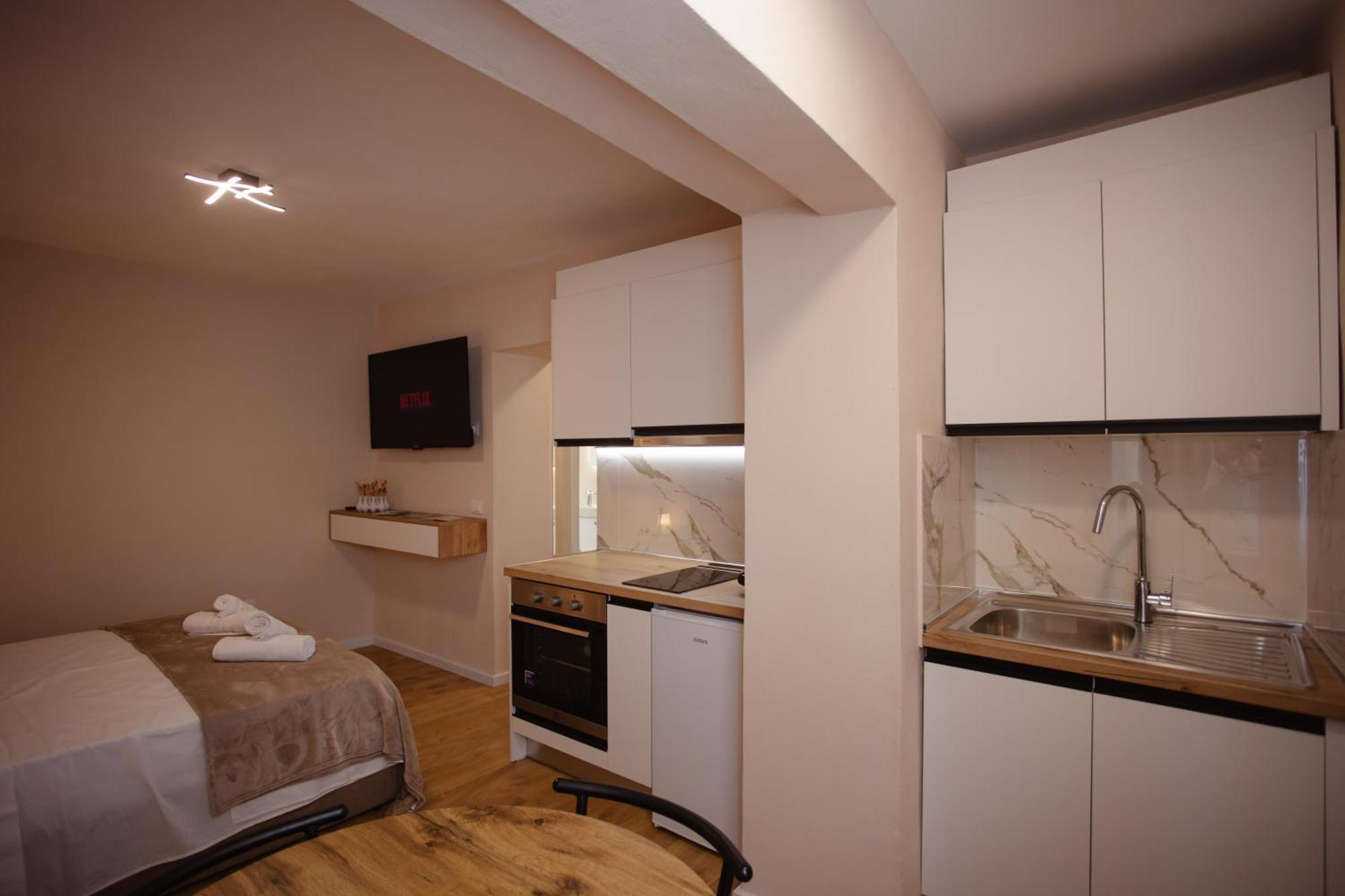 City Center Studio Apartments Shkoder Bagian luar foto