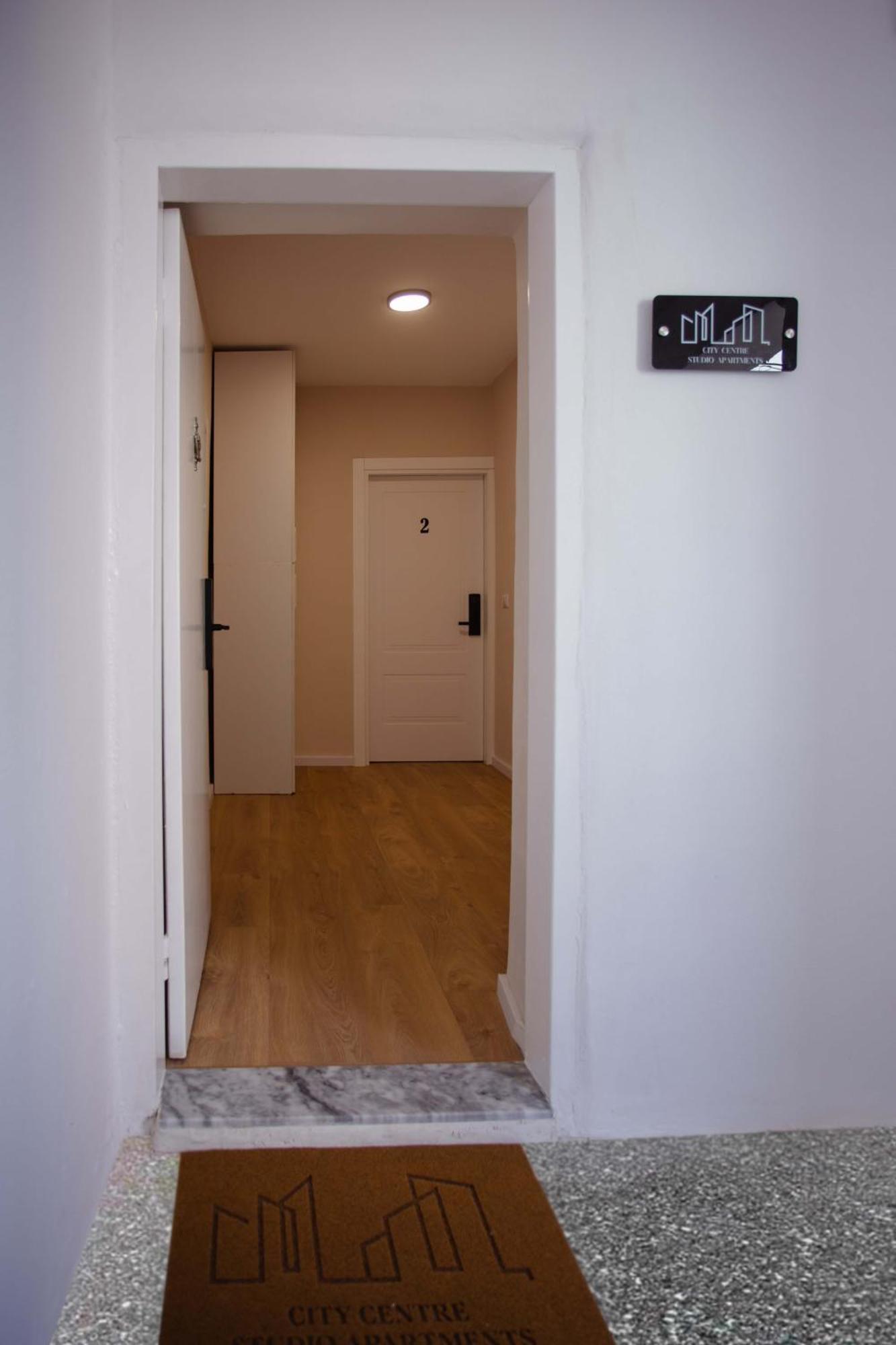 City Center Studio Apartments Shkoder Bagian luar foto