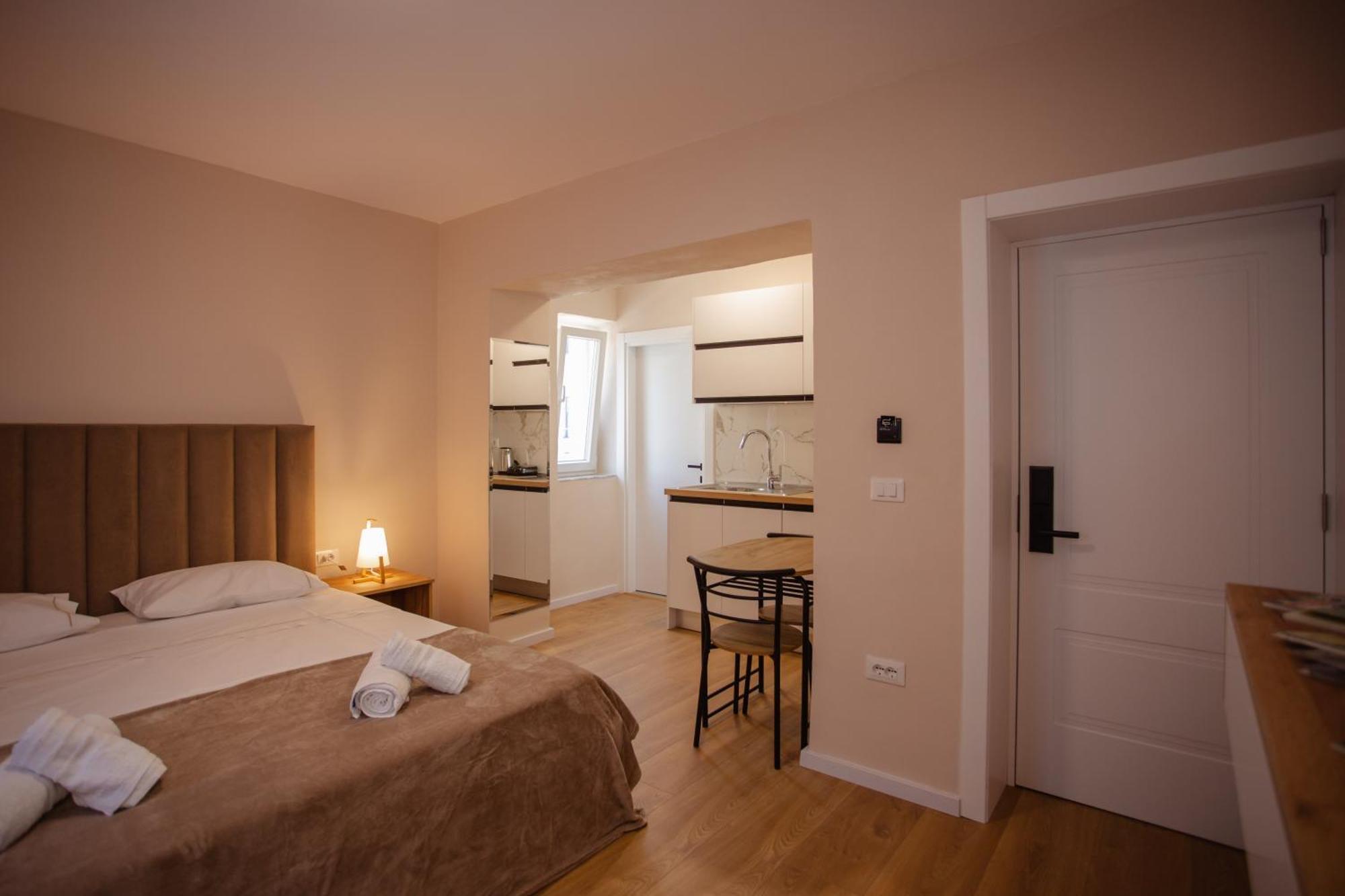 City Center Studio Apartments Shkoder Bagian luar foto