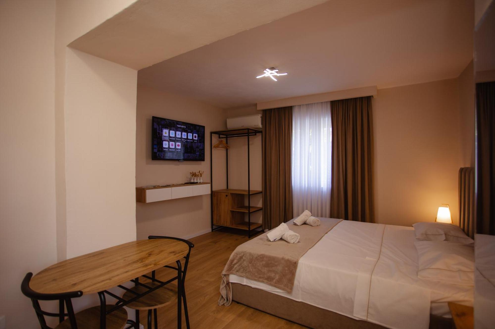 City Center Studio Apartments Shkoder Bagian luar foto