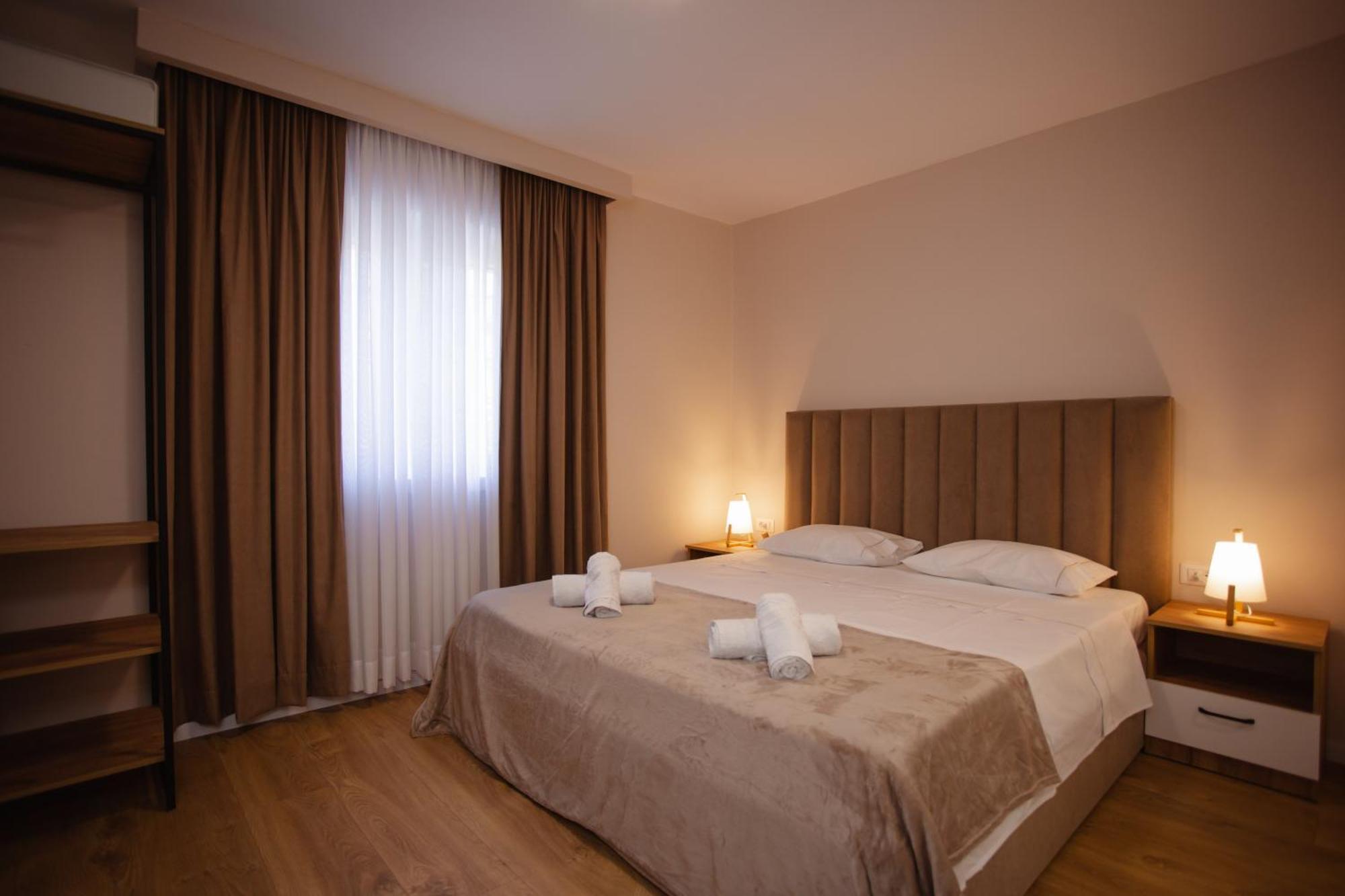 City Center Studio Apartments Shkoder Bagian luar foto